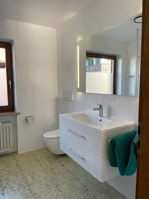 Ein Badezimmer in der Unterkunft Großzügiges Domizil, 90qm, mit Terrasse, Garten, Infrarotkabine und Garage