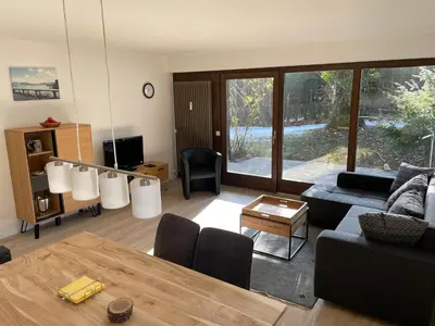 Ein Sitzbereich in der Unterkunft Großzügiges Domizil, 90qm, mit Terrasse, Garten, Infrarotkabine und Garage