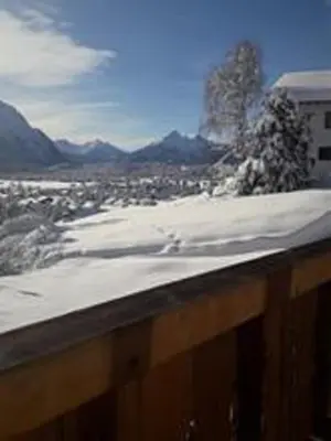 Ein allgemeiner Bergblick oder ein Berglick von der Ferienwohnung aus