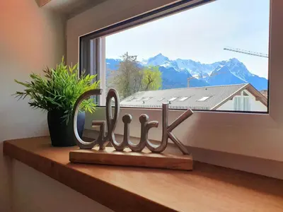 Ein allgemeiner Bergblick oder ein Berglick von des Ferienhauses aus