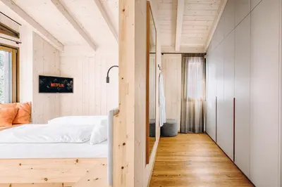 Ein Bett oder Betten in einem Zimmer der Unterkunft Riverside Chalet Dreitorspitz