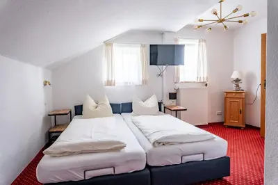 Ein Bett oder Betten in einem Zimmer der Unterkunft Gästehaus Alpenkranz