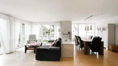 Ein Sitzbereich in der Unterkunft hirsch in pink - wohnen wie zuhause