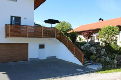 Das Gebäude in dem sich die Ferienwohnung befindet