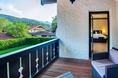 Ein allgemeiner Bergblick oder ein Berglick von der Villa aus