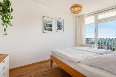 Ein Bett oder Betten in einem Zimmer der Unterkunft Best Butler Skyline Lodge City Apartment Netflix