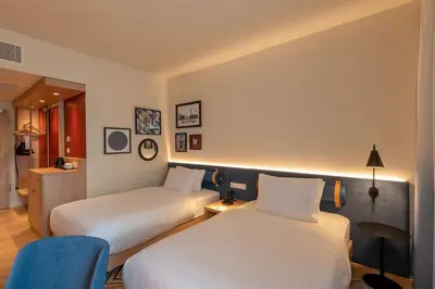 Ein Bett oder Betten in einem Zimmer der Unterkunft Hampton By Hilton Munich City North