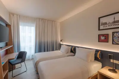 Ein Bett oder Betten in einem Zimmer der Unterkunft Hampton By Hilton Munich City North