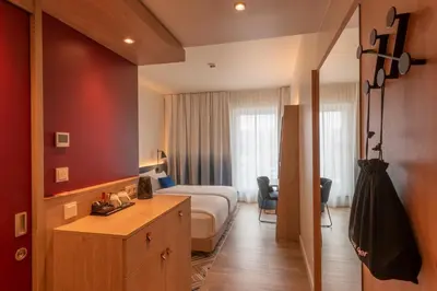 Ein Bett oder Betten in einem Zimmer der Unterkunft Hampton By Hilton Munich City North