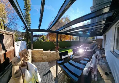 Ein Sitzbereich in der Unterkunft Kaminwohnung mit 24qm Südterrasse Nähe Zugspitze / Eibsee