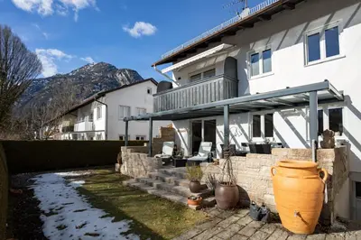Ein allgemeiner Bergblick oder ein Berglick von der Ferienwohnung aus