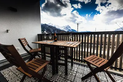 Ein allgemeiner Bergblick oder ein Berglick von der Ferienwohnung aus