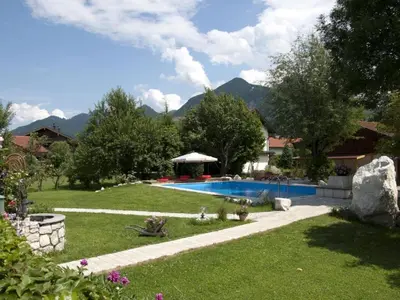 Ein allgemeiner Bergblick oder ein Berglick von der Ferienwohnung aus