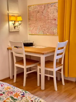 Grundriss der Unterkunft Modernes Zimmer am Park mit Garten, Hühner & Enten