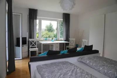 Ein Bett oder Betten in einem Zimmer der Unterkunft FERIENWOHNUNG LAURA LÄUFERs CHIEMSEE HOLIDAY HOME Gstadt