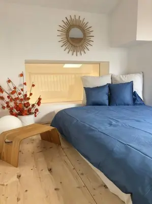 Ein Bett oder Betten in einem Zimmer der Unterkunft Galeriestudio - Zentral in Gmund