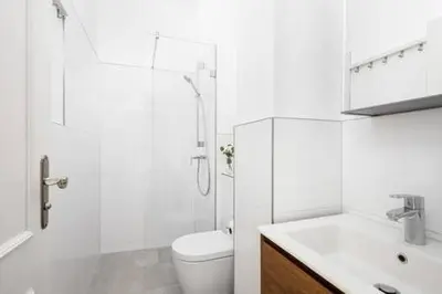Ein Badezimmer in der Unterkunft 2bedroom in historic villa near Nymphenburg Palace