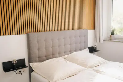 Ein Bett oder Betten in einem Zimmer der Unterkunft Schöne Designer-Wohnung im Mangfalltal
