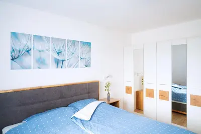 Ein Bett oder Betten in einem Zimmer der Unterkunft Ferienhaus Nr 4, Typ BE, Feriendorf Hochbergle, Allgäu