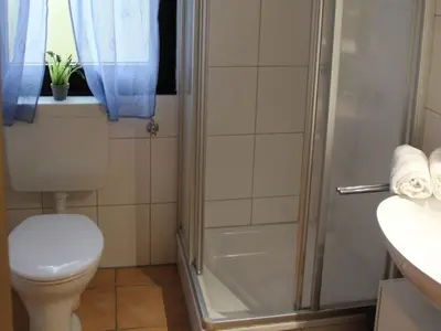 Ein Badezimmer in der Unterkunft Ferienhaus Nr 6, Typ C, Feriendorf Hochbergle, Allgäu