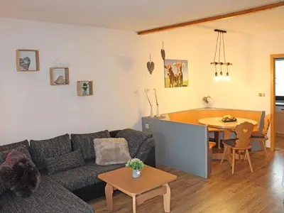 Ein Sitzbereich in der Unterkunft Ferienhaus Nr 14, Typ A, Feriendorf Hochbergle, Allgäu