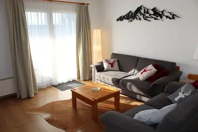 Ein Sitzbereich in der Unterkunft Ferienhaus Nr 17, Typ A, Feriendorf Hochbergle, Allgäu