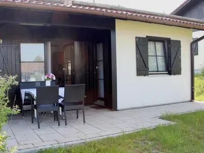 Das Gebäude in dem sich das Ferienhaus befindet