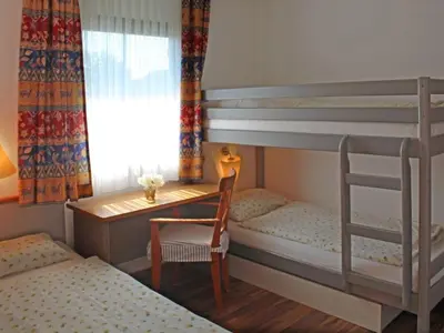 Ein Bett oder Betten in einem Zimmer der Unterkunft Ferienhaus Nr 55, Typ A, Feriendorf Hochbergle, Allgäu