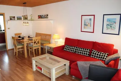 Ein Sitzbereich in der Unterkunft Ferienhaus Nr 113, Typ A, Feriendorf Hochbergle, Allgäu