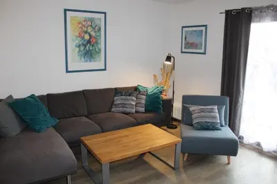 Ein Sitzbereich in der Unterkunft Ferienhaus Nr 33, Typ A, Feriendorf Hochbergle, Allgäu