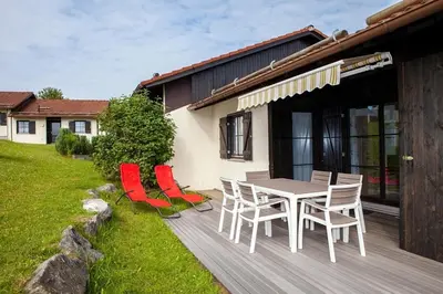 Das Gebäude in dem sich das Ferienhaus befindet