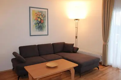 Ein Sitzbereich in der Unterkunft Ferienhaus Nr 5, Typ A, Feriendorf Hochbergle, Allgäu