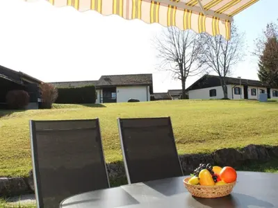 Ein Garten an der Unterkunft Ferienhaus Nr 50, Typ E, Feriendorf Hochbergle, Allgäu