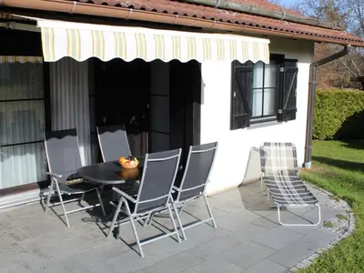 Ein Patio oder anderer Außenbereich in der Unterkunft Ferienhaus Nr 50, Typ E, Feriendorf Hochbergle, Allgäu