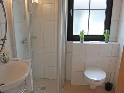Ein Badezimmer in der Unterkunft Ferienhaus Nr 61, Typ A, Feriendorf Hochbergle, Allgäu