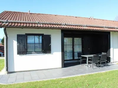 Das Gebäude in dem sich das Ferienhaus befindet