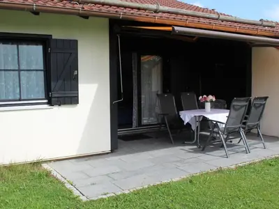 Das Gebäude in dem sich das Ferienhaus befindet