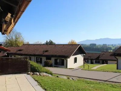 Ein allgemeiner Bergblick oder ein Berglick von des Ferienhauses aus