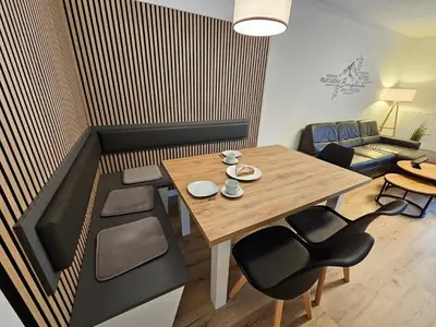 Ein Sitzbereich in der Unterkunft Ferienhaus Nr 96, Typ E, Feriendorf Hochbergle, Allgäu
