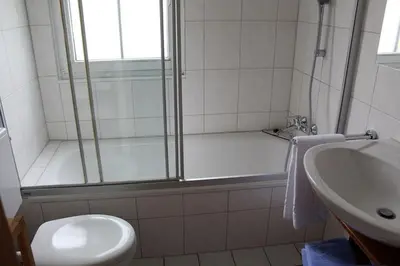 Ein Badezimmer in der Unterkunft Ferienhaus Nr 40, Typ B, Feriendorf Hochbergle, Allgäu