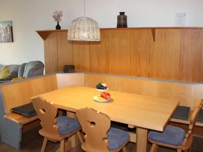 Ein Sitzbereich in der Unterkunft Ferienhaus Nr 123, Typ B, Feriendorf Hochbergle, Allgäu