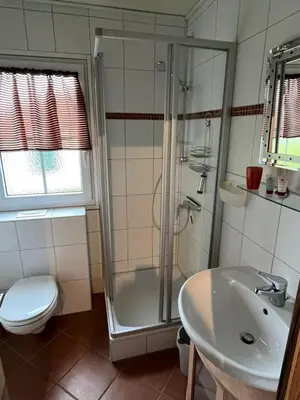 Ein Badezimmer in der Unterkunft Ferienhaus Nr 73, Typ B, Feriendorf Hochbergle, Allgäu