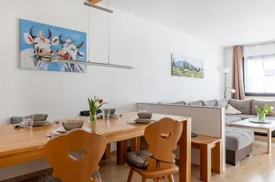 Ein Sitzbereich in der Unterkunft Ferienhaus Nr 86, Typ B, Feriendorf Hochbergle, Allgäu