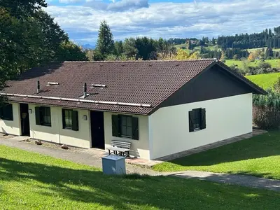 Das Gebäude in dem sich das Ferienhaus befindet