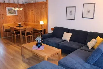 Ein Sitzbereich in der Unterkunft Ferienhaus Nr 121, Typ A, Feriendorf Hochbergle, Allgäu