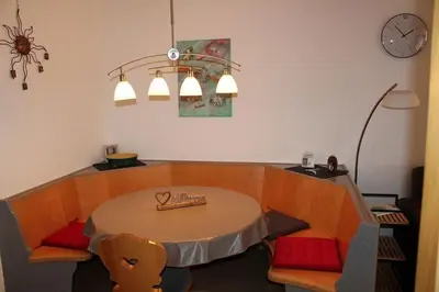 Ein Sitzbereich in der Unterkunft Ferienhaus Nr 137, Typ C, Feriendorf Hochbergle, Allgäu