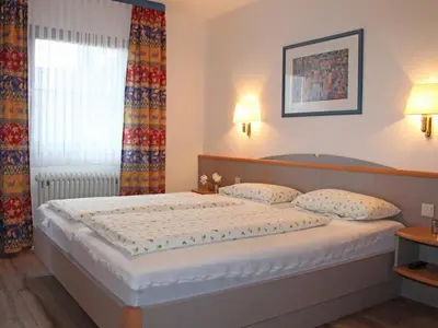 Ein Bett oder Betten in einem Zimmer der Unterkunft Ferienhaus Nr 28, Typ C, Feriendorf Hochbergle, Allgäu