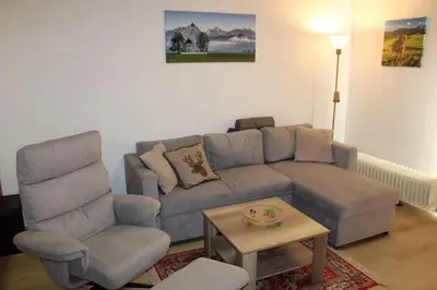 Ein Sitzbereich in der Unterkunft Ferienhaus Nr 29, Typ C, Feriendorf Hochbergle, Allgäu