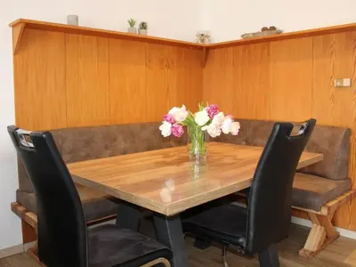 Ein Sitzbereich in der Unterkunft Ferienhaus Nr 57, Typ C, Feriendorf Hochbergle, Allgäu