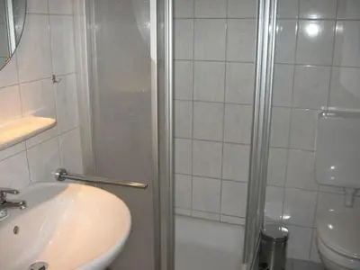 Ein Badezimmer in der Unterkunft Ferienhaus Nr 107, Typ A, Feriendorf Hochbergle, Allgäu
